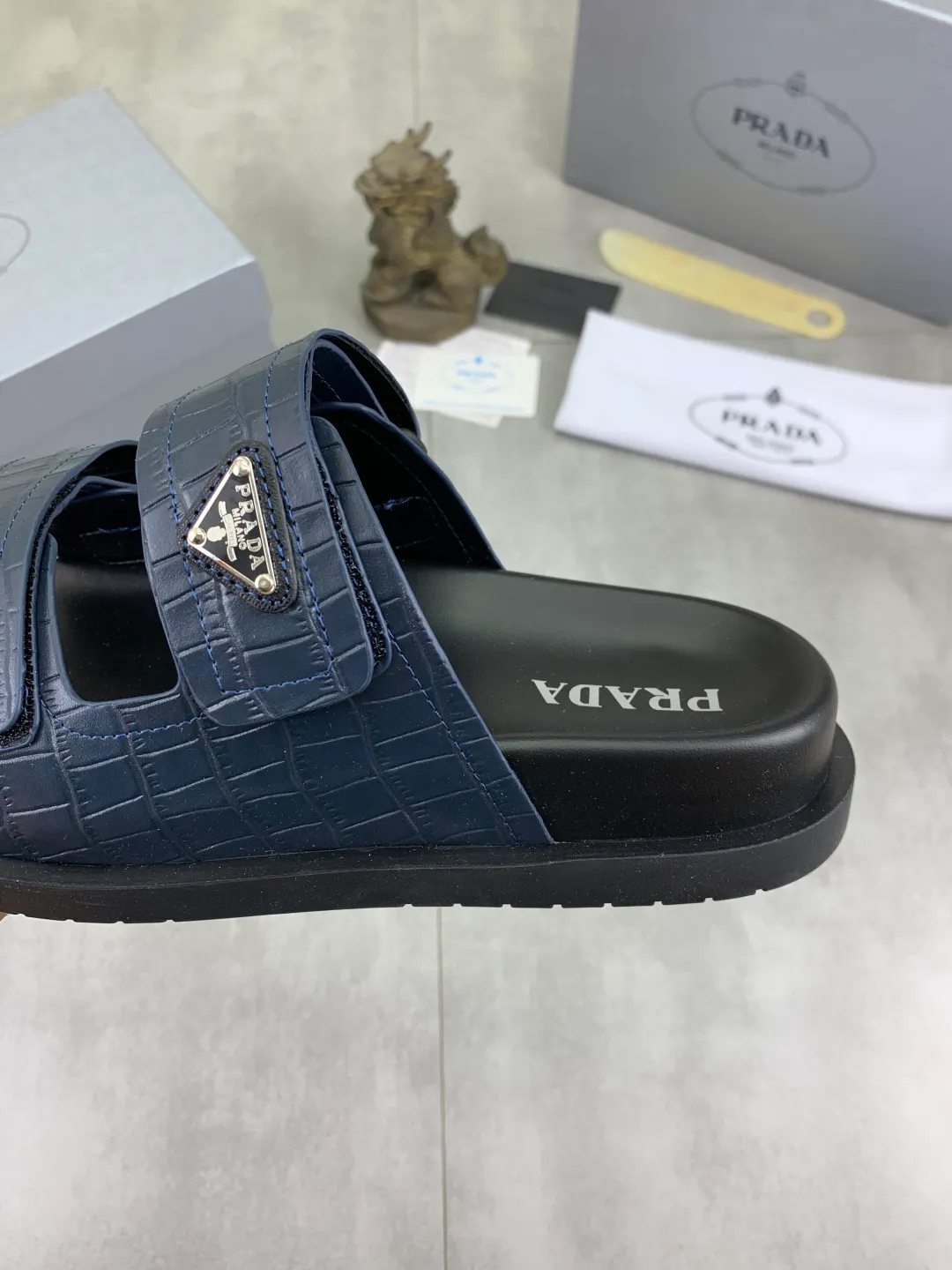 Men's shoes 💰P340💰【New style】🎁🎁🎁 PRADA Prada's new casual slippers, original official website, perfect workmanship, transmitting a kind of noble luxury, sublimating its definition of luxury in Prada's high-end extraordinary craftsmanship. Original combination outsole, code number: 38-44 (45 customized) Multiple colors 🉑️ to choose from